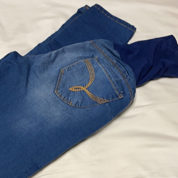 YMI Maternity Jeans Size S - Picture 5 of 8